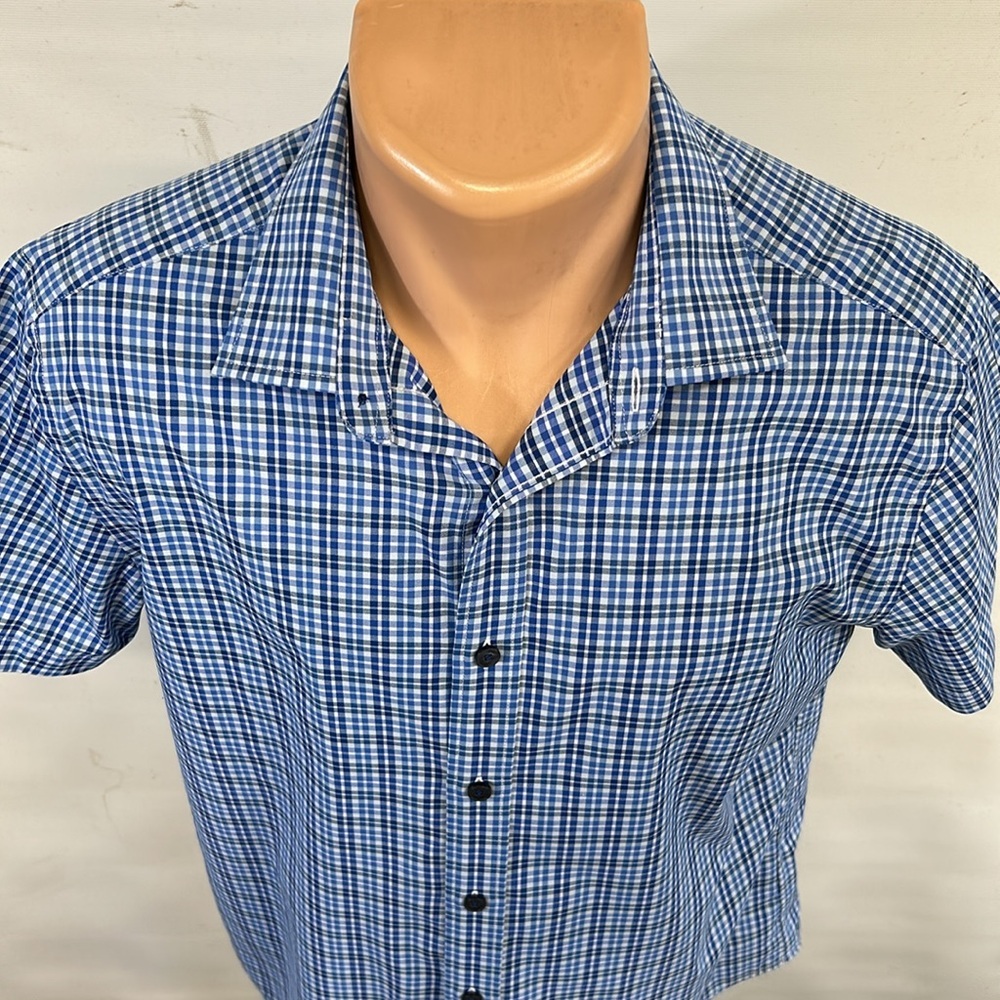 UNTUCKit short sleeve button down shirt.  M - Picture 3 of 7